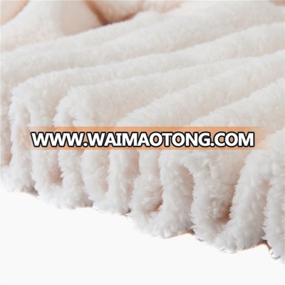 2017 hot selling super soft fuzzy and warm white sherpa fleece fabric for blanket